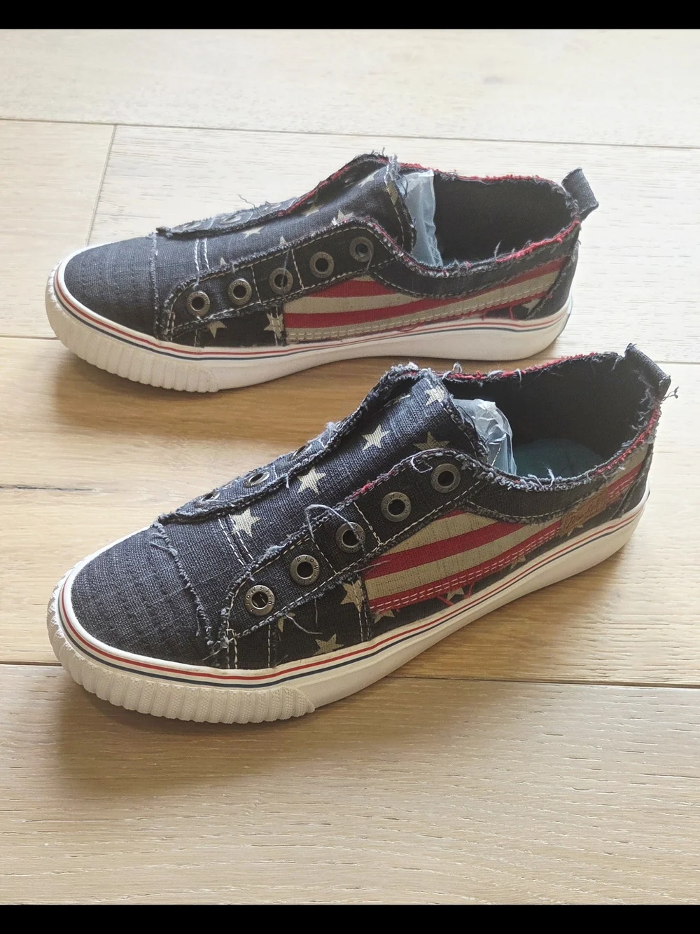 Casual Slip-On Stars & Stripes Canvas Sneakers - Women's Size 8.5 - Picture 6 of 8
